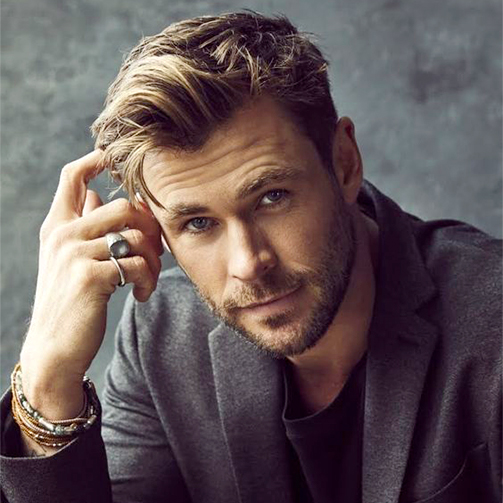 pulseiras masculinas: Chris Hemsworth com pulseiras de couro.