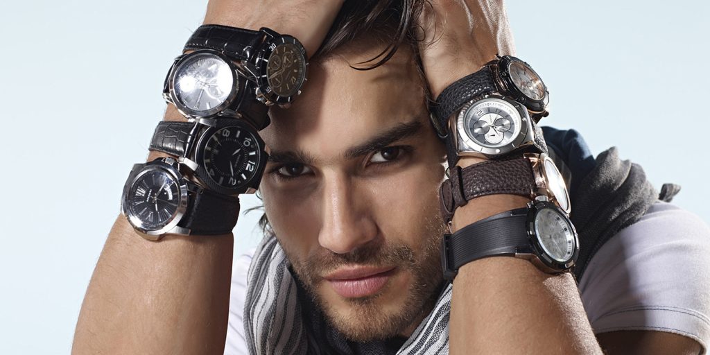 pulseiras masculinas: vários relógios masculinos em modelo.